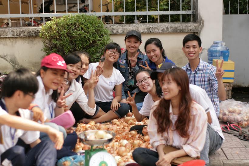 Người[-]Sài[-]Gòn[-]chung[-]tay[-]"Giải[-]cứu[-]hành[-]tây"[-]giúp[-]nông[-]dân[-]Đà[-]Lạt